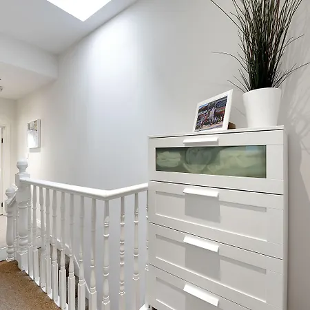 Finding My Palace Guest House In Tooting-3