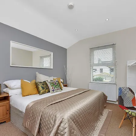 Finding My Palace Guest House In Tooting-2